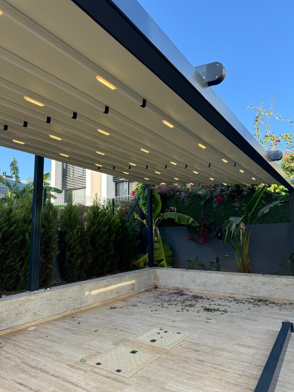 Pergola ile Dış Mekânları Dört Mevsim Kullanılabilir Hale Getirmek: Tasarım, Malzeme ve Uygulama Rehberi